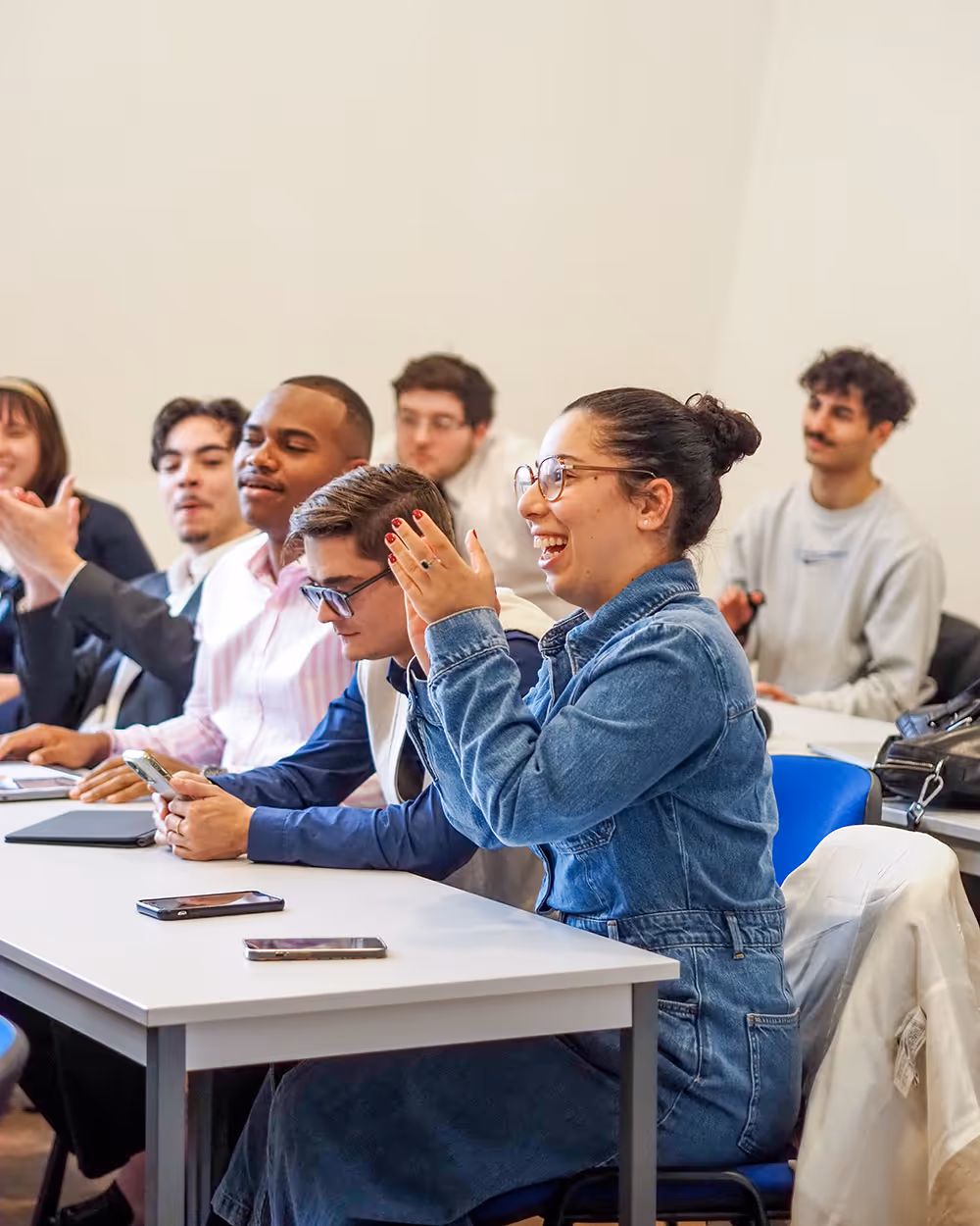 681378a03ed6887faee26bcf_clap-class